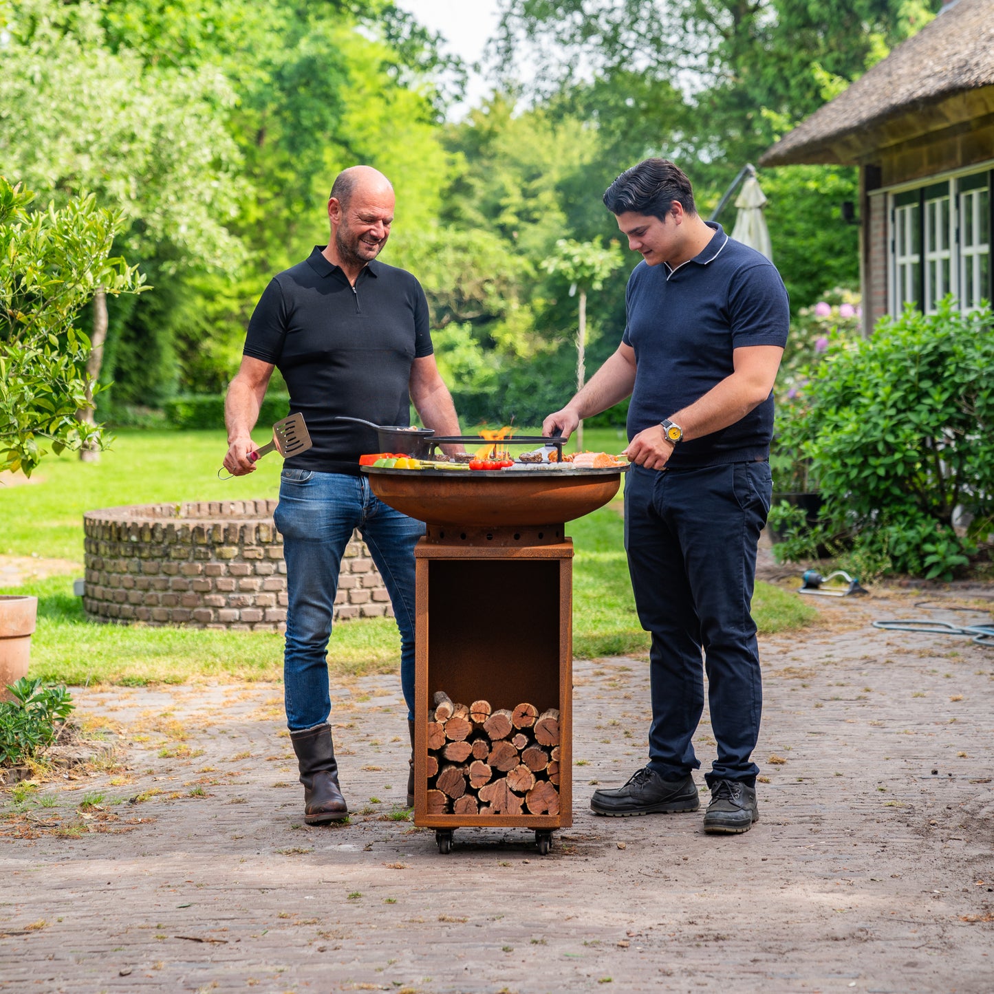 Barbecue Plancha Grill Acciaio Corten 8mm Camarada 2.0 - Con porta legna Ø70cm