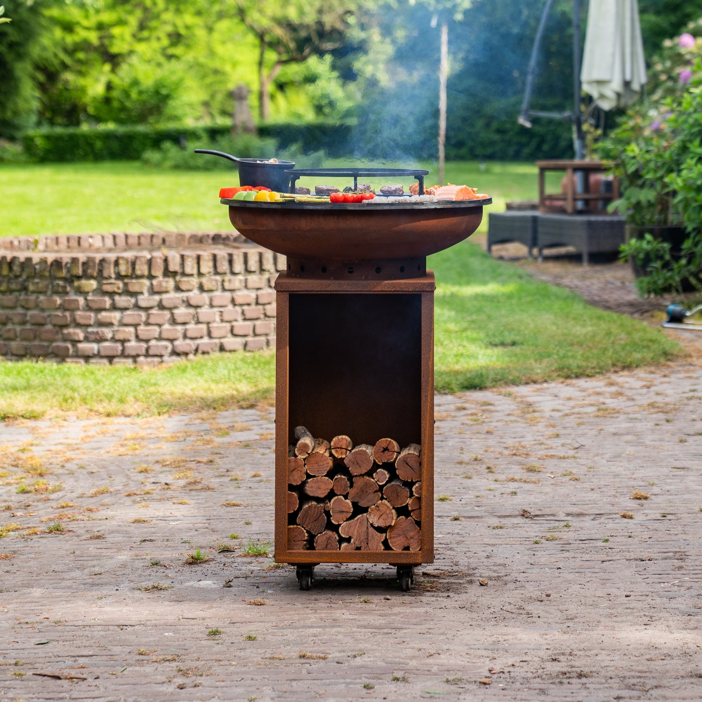 Barbecue Plancha Grill Acciaio Corten 8mm Camarada 2.0 - Con porta legna Ø70cm
