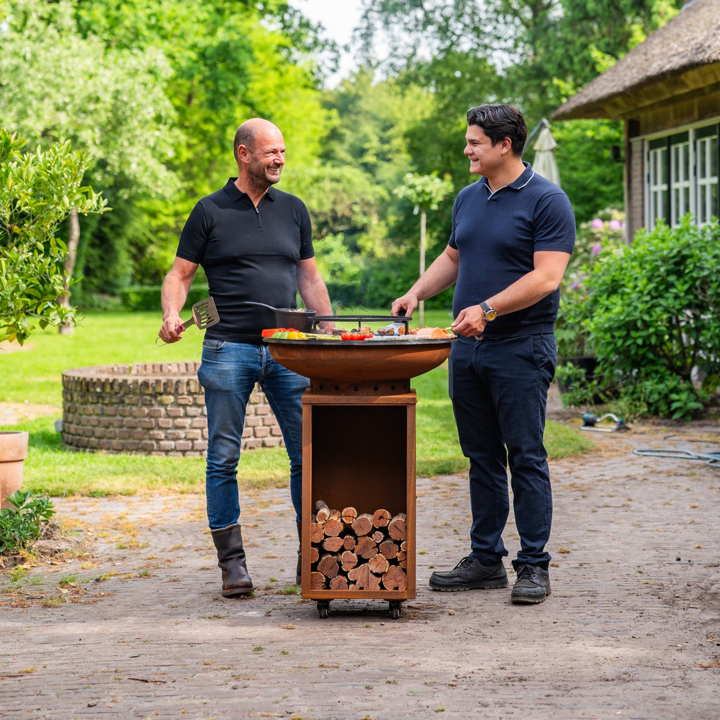 Barbecue Plancha Grill Acciaio Corten 8mm Camarada 2.0 - Con porta legna Ø70cm