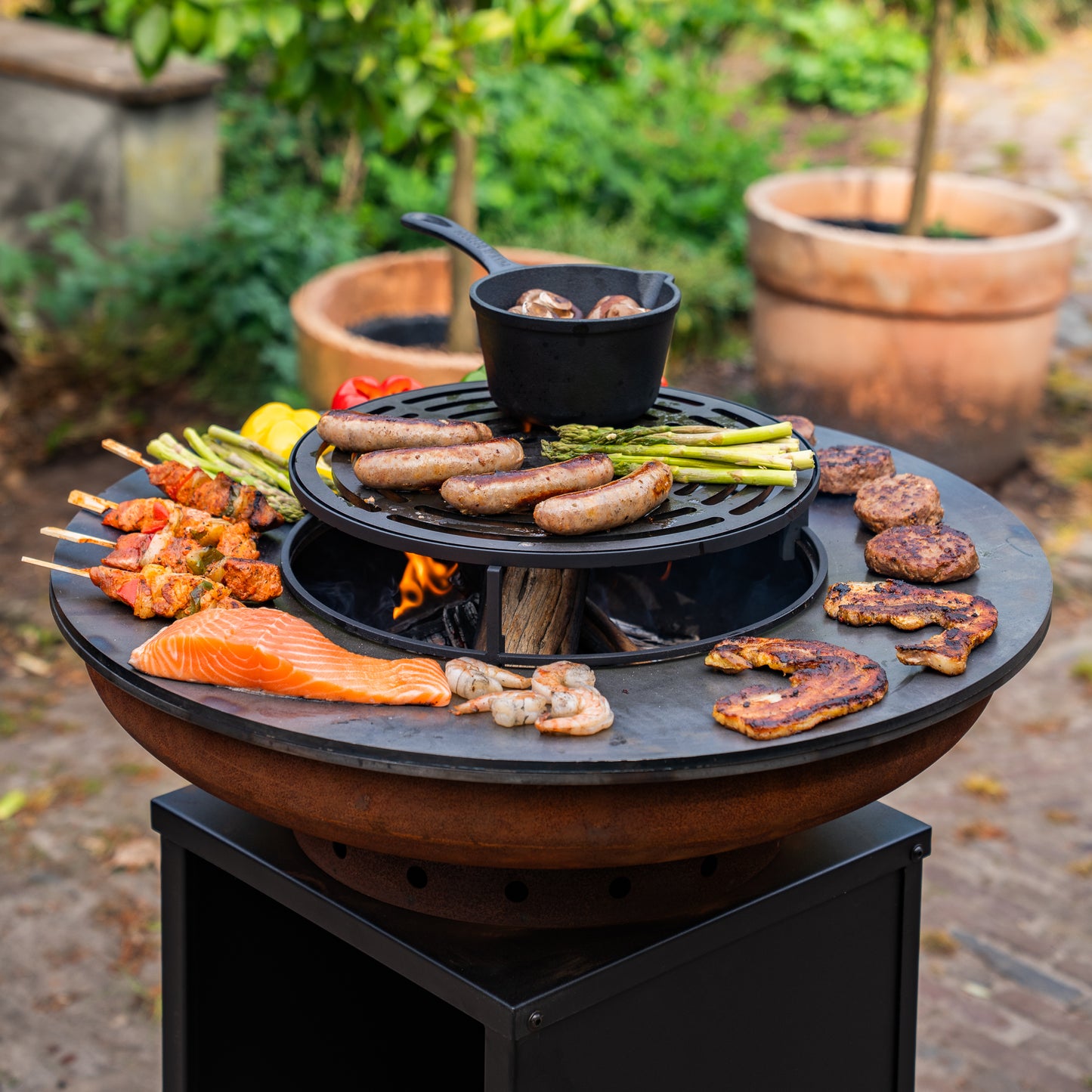 Barbecue Plancha Grill Acciaio Corten Blackline 8mm Camarada 2.0 - Con attizzatoio e contenitore per legna Ø70cm