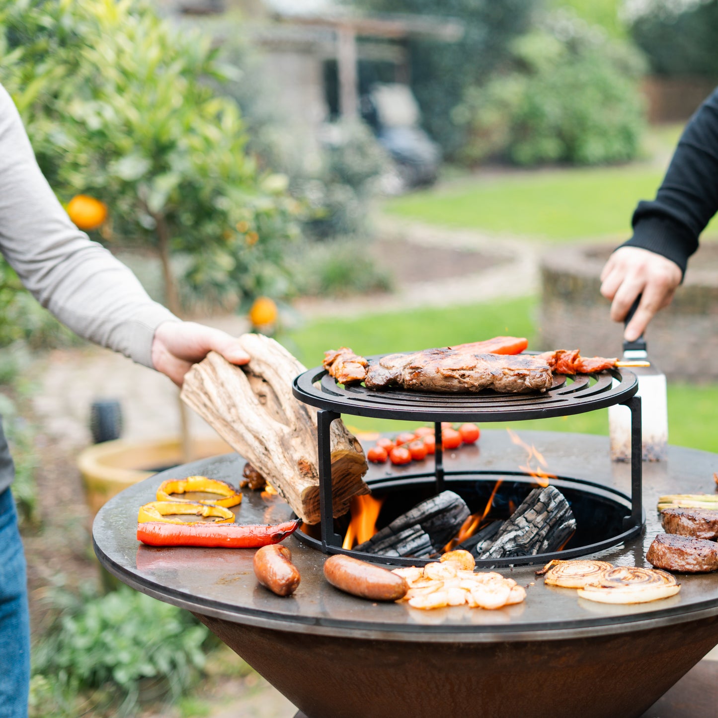 BBQ Plancha Grill Compañero XXL Corten Steel 2.0 - Con attizzatoio e porta legna Ø80cm