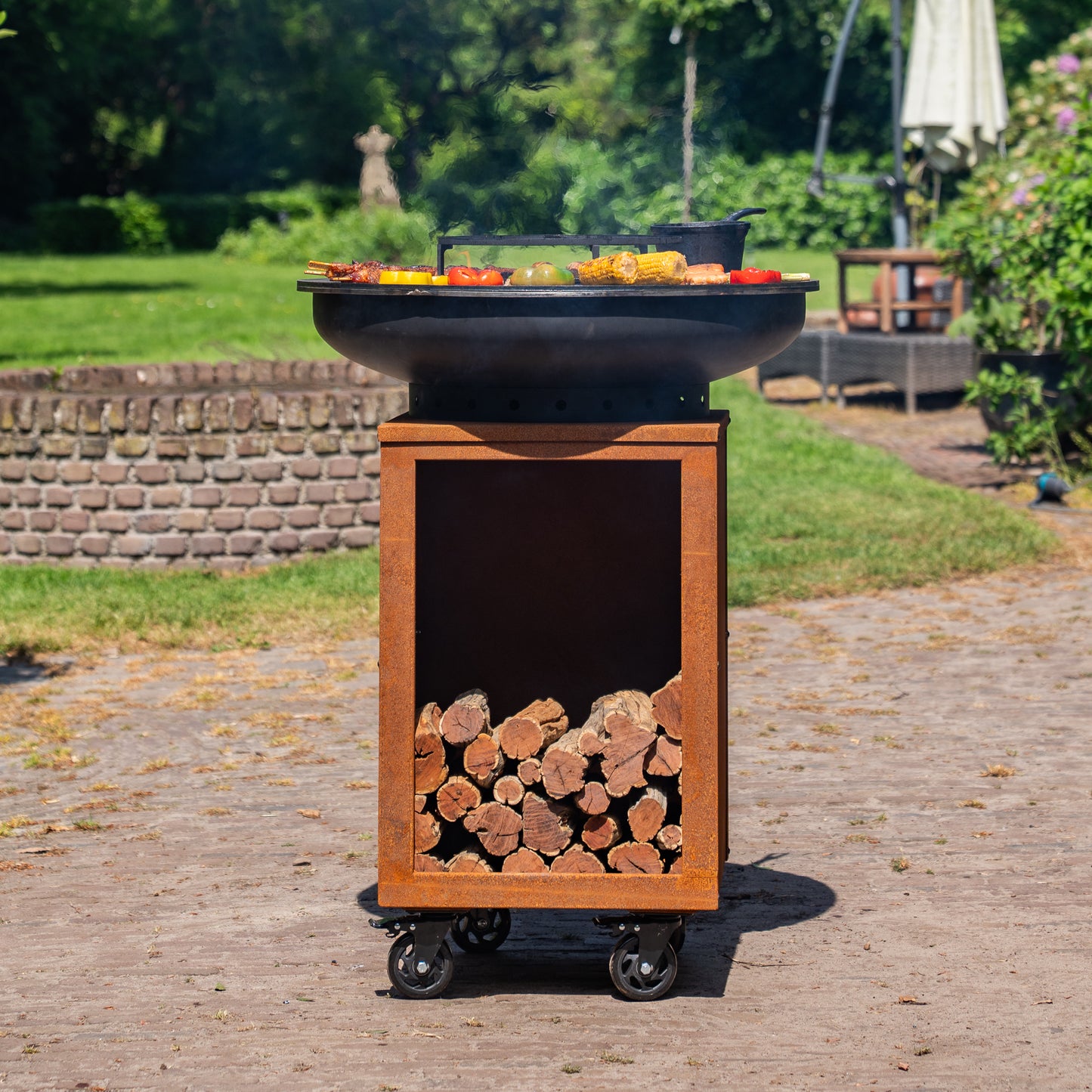 BBQ Plancha Grill Hermano XXL Blackline Acciaio Corten - Con attizzatoio e contenitore per la legna Ø80cm 8mm