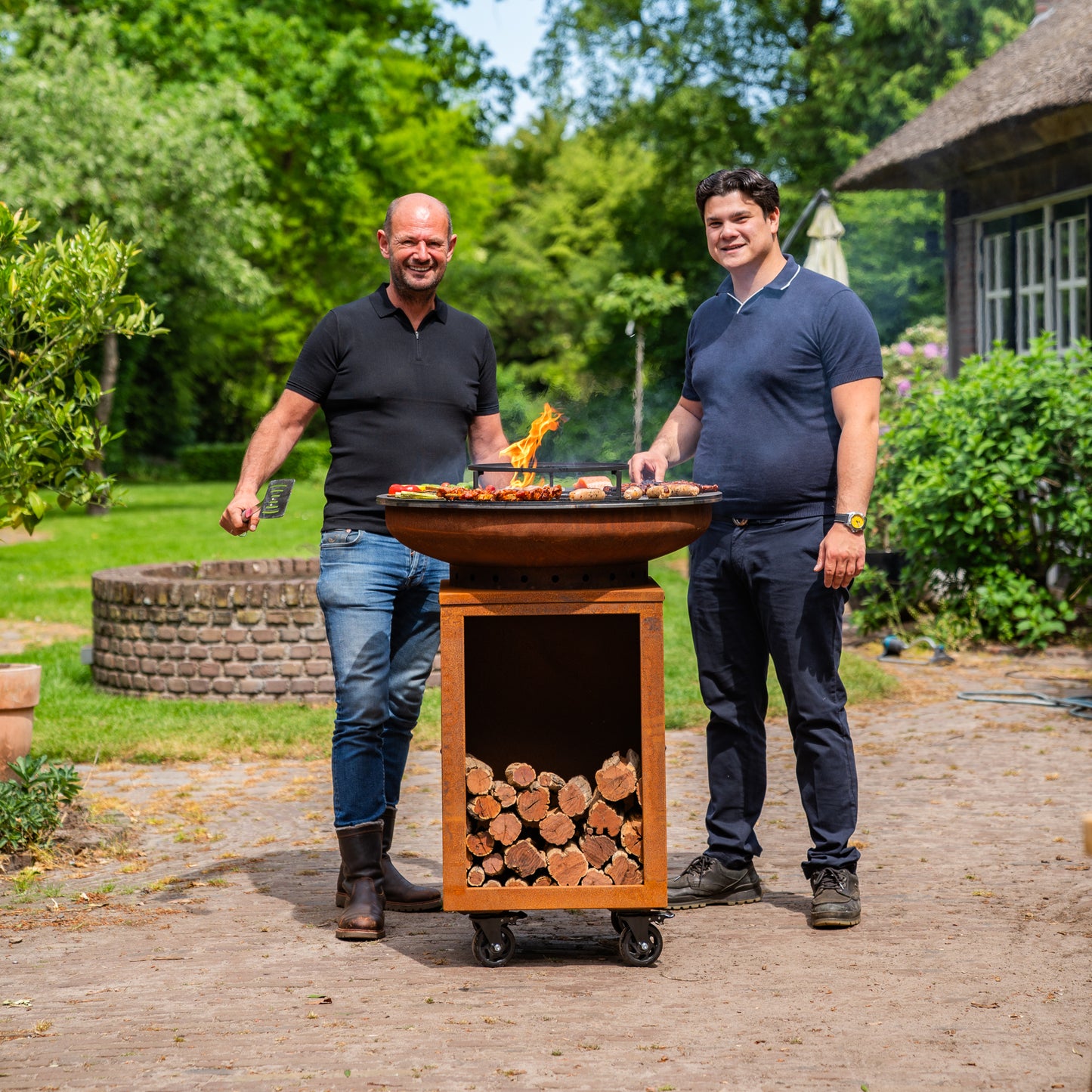 BBQ Plancha Grill Hermano XXL in acciaio Corten - Con attizzatoio e contenitore per la legna Ø80cm 8mm