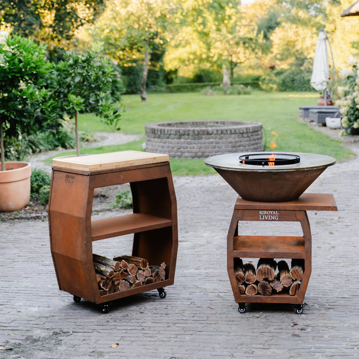 BBQ Plancha Grill Compañero XXL Acciaio Corten 1.0 - Con coperchio e portalegna Ø80cm