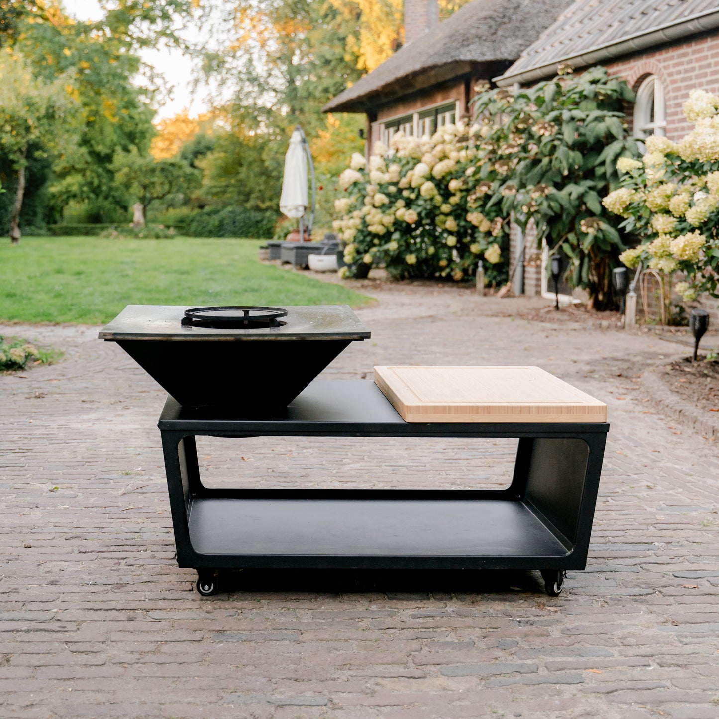 BBQ Plancha Grill Compañía - con coperchio e porta legna 60Ø - Con tagliere 