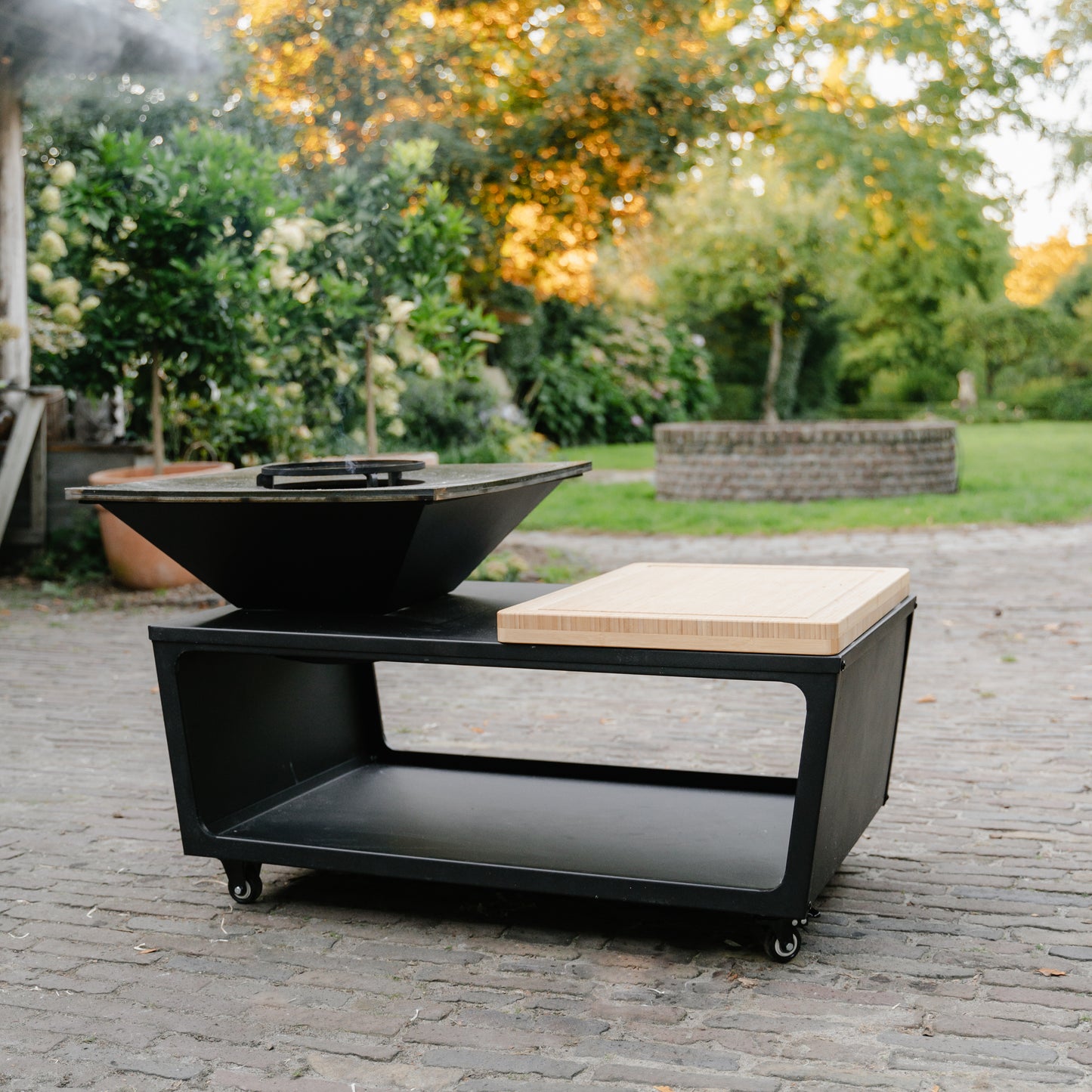 BBQ Plancha Grill Compañía - con coperchio e porta legna 60Ø - Con tagliere 