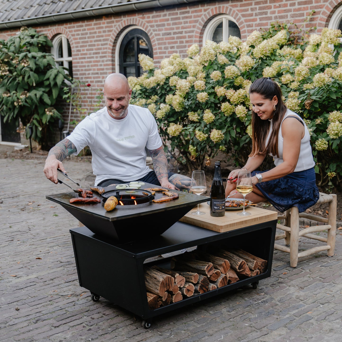 BBQ Plancha Grill Compañía - con coperchio e porta legna 60Ø - Con tagliere 
