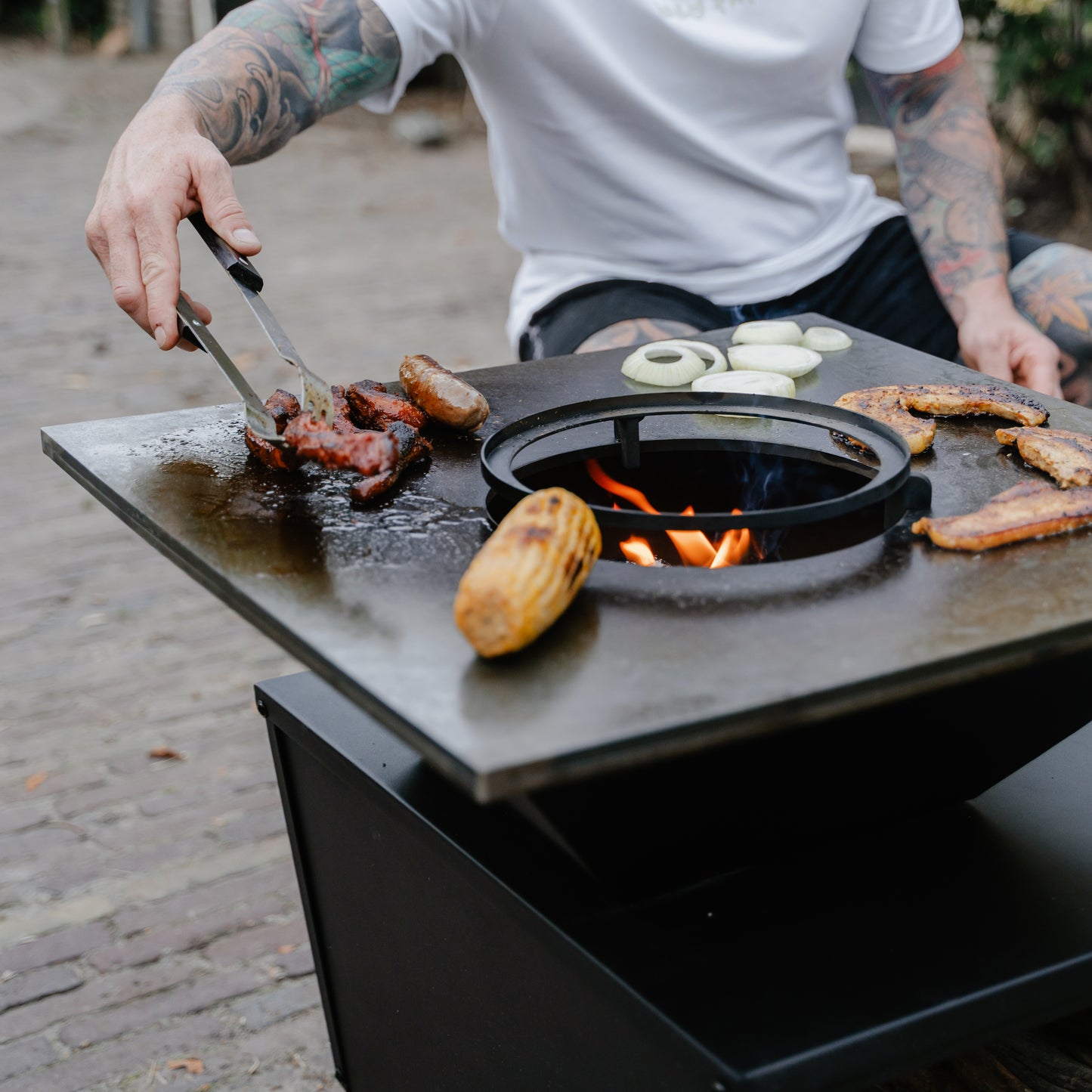 BBQ Plancha Grill Compañía - con coperchio e porta legna 60Ø - Con tagliere 