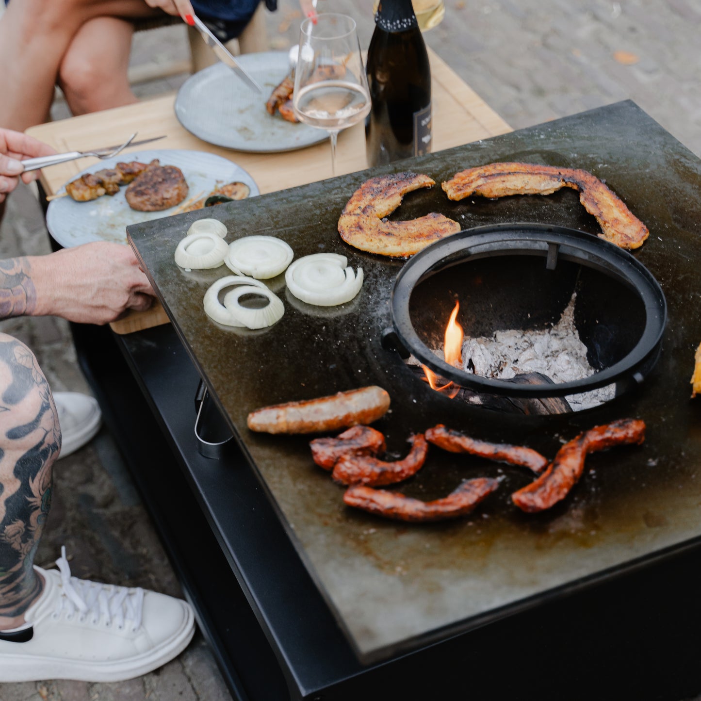 BBQ Plancha Grill Compañía - con coperchio e porta legna 60Ø - Con tagliere 