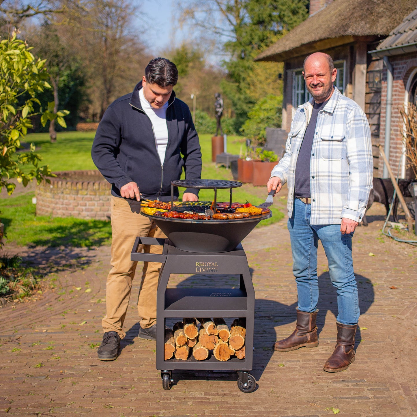 Griglia Plancha BBQ Maestro Ø70 cm Blackline - Con ruote grandi e vano porta legna