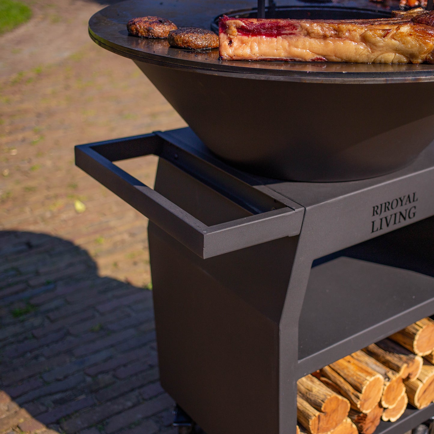 Griglia Plancha BBQ Maestro XXL Ø80 cm Blackline - Con attizzatoio e vano porta legna