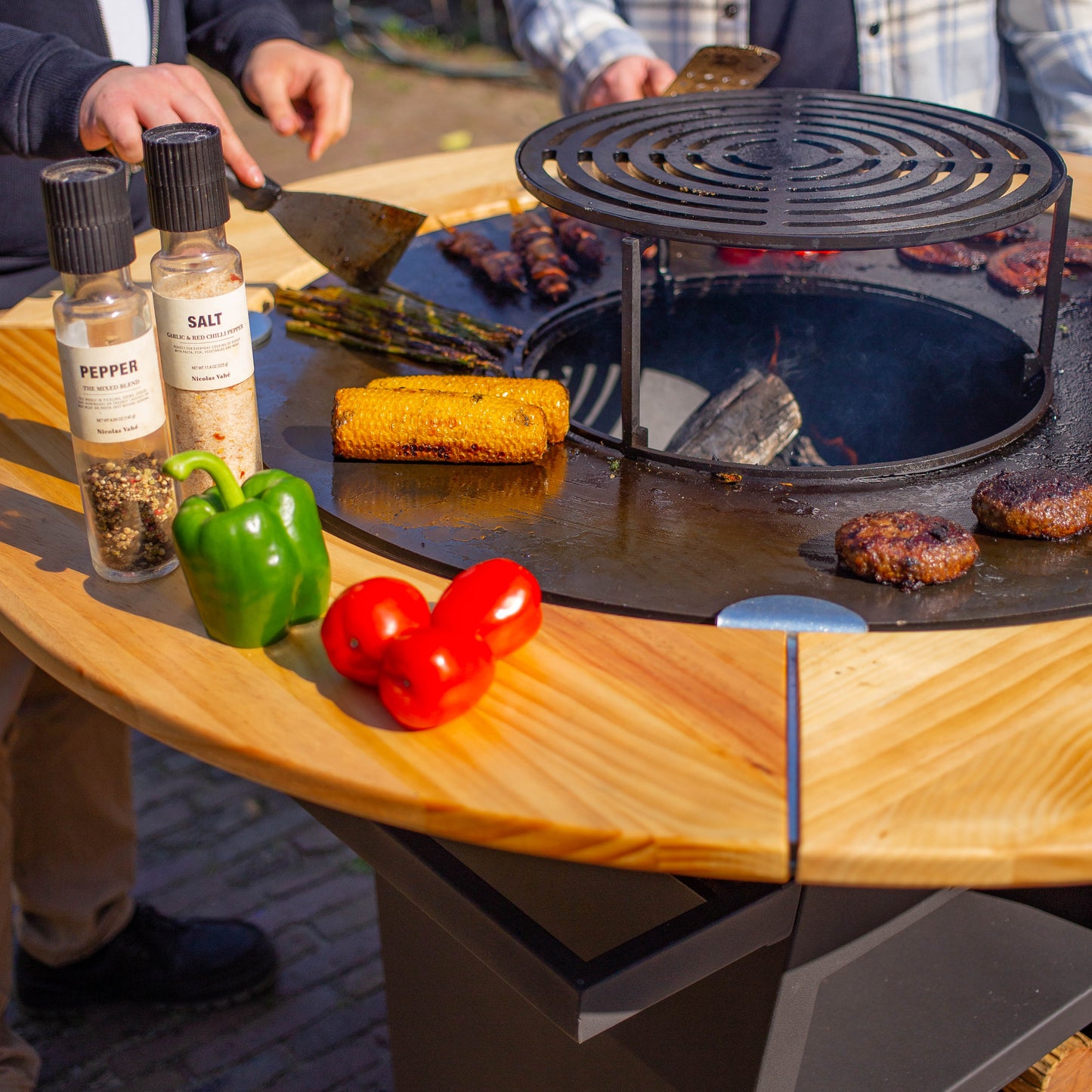 BBQ Plancha Grill Maestro XXXL Ø100cm Acciaio Corten - Con ruote grandi e contenitore per la legna