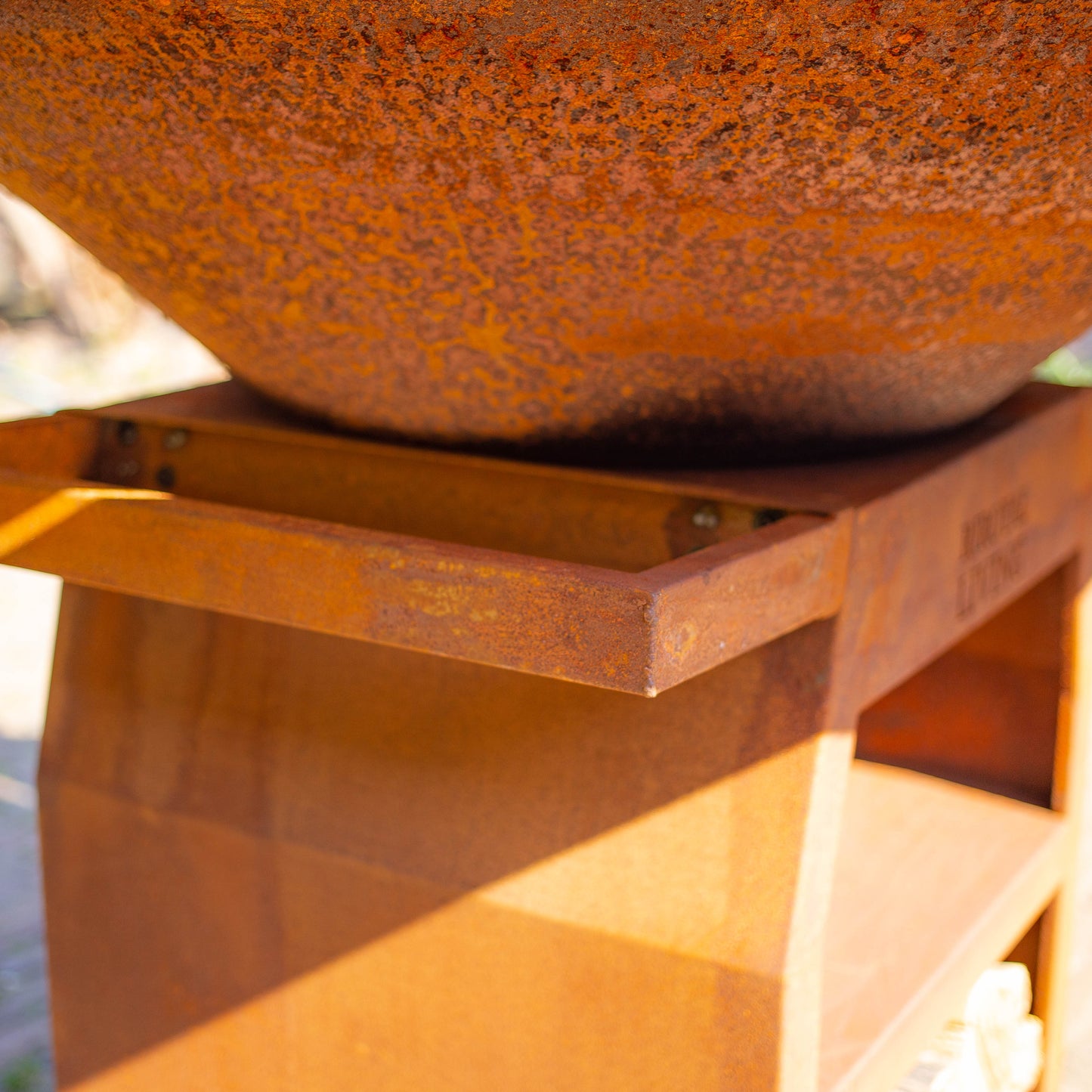 BBQ Plancha Grill Maestro XXXL Ø100cm Acciaio Corten - Con ruote grandi e contenitore per la legna