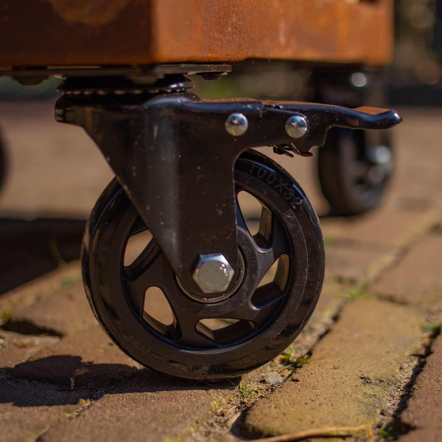 BBQ Plancha Grill Maestro XXXL Ø100cm Acciaio Corten - Con ruote grandi e contenitore per la legna