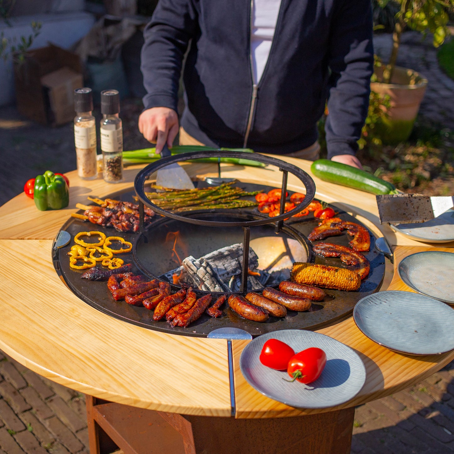 BBQ Plancha Grill Maestro XXXL Ø70cm Acciaio Corten - Con ruote grandi e contenitore per la legna